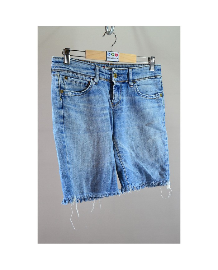 Levi's short denim size 28